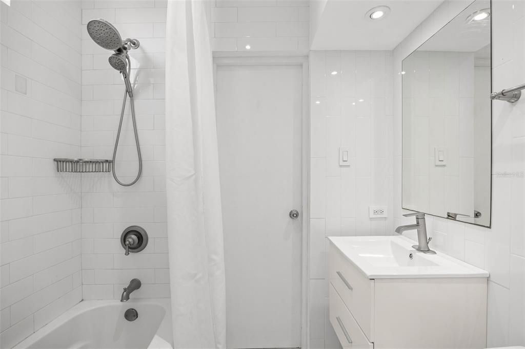 For Sale: $795,000 (3 beds, 2 baths, 1947 Square Feet)