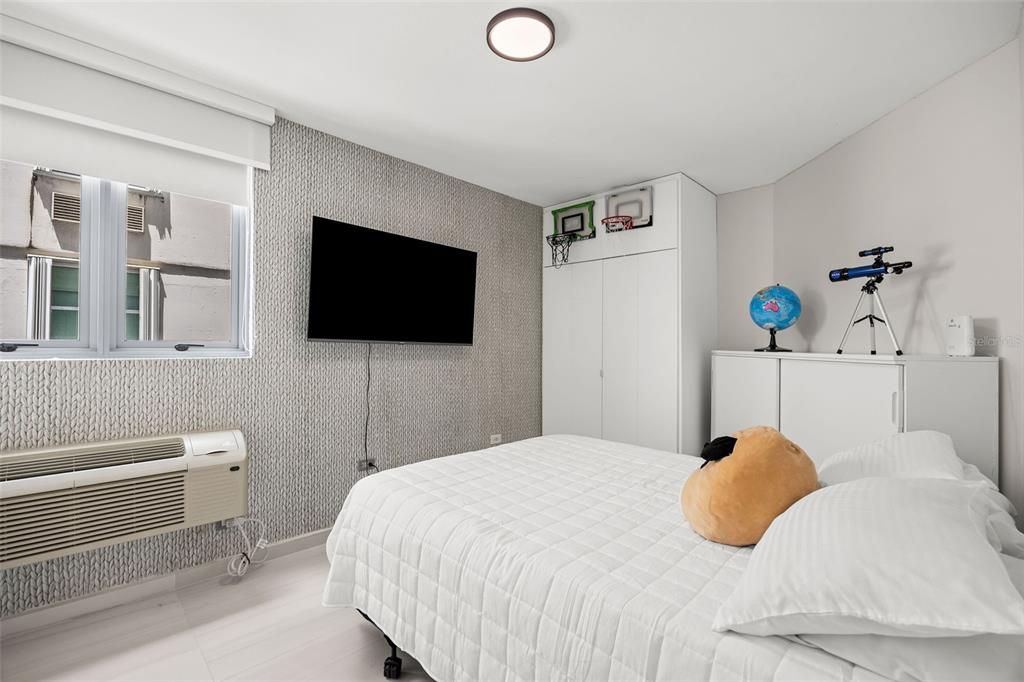 For Sale: $795,000 (3 beds, 2 baths, 1947 Square Feet)