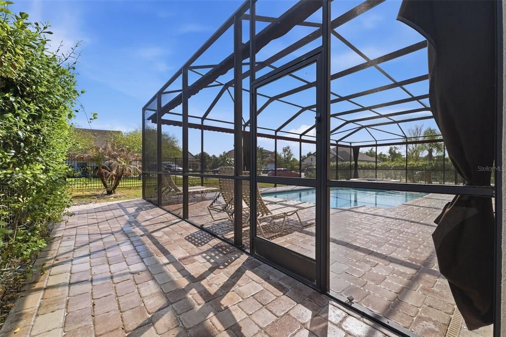 Activo con contrato: $615,000 (5 camas, 4 baños, 3185 Pies cuadrados)