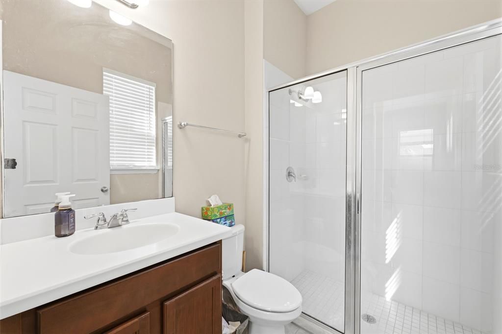Activo con contrato: $615,000 (5 camas, 4 baños, 3185 Pies cuadrados)