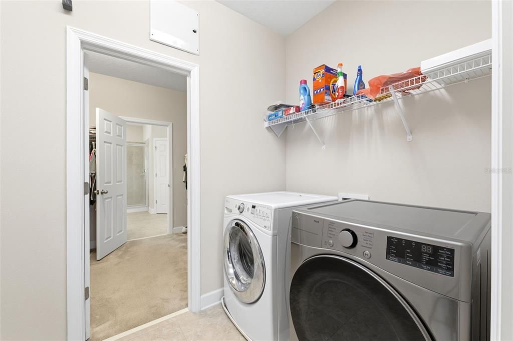 Activo con contrato: $615,000 (5 camas, 4 baños, 3185 Pies cuadrados)