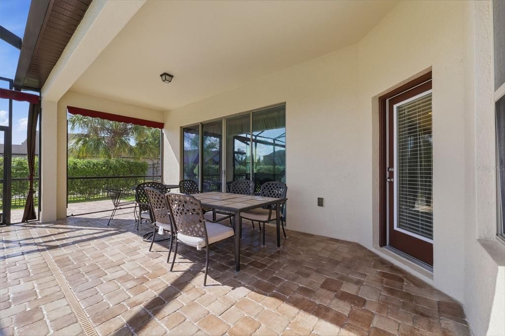 Activo con contrato: $615,000 (5 camas, 4 baños, 3185 Pies cuadrados)