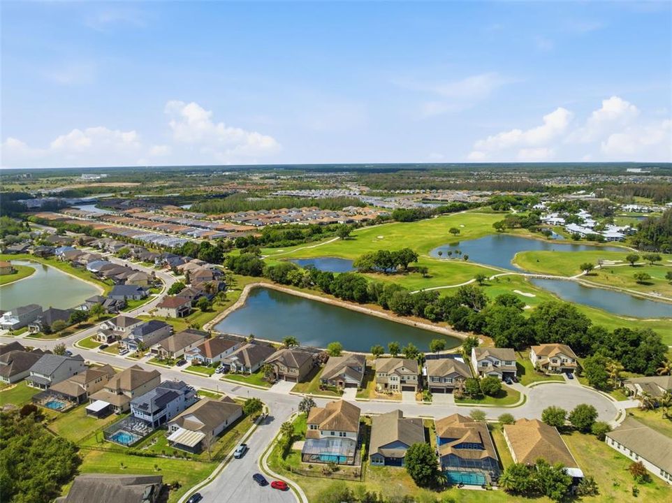 Activo con contrato: $615,000 (5 camas, 4 baños, 3185 Pies cuadrados)