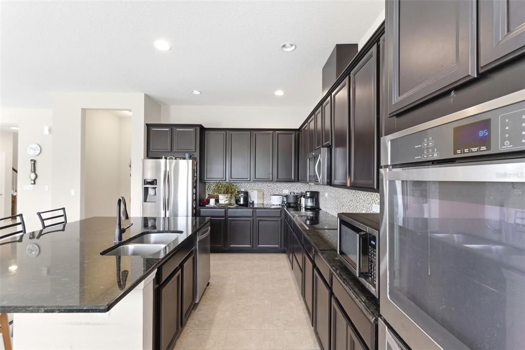 Activo con contrato: $615,000 (5 camas, 4 baños, 3185 Pies cuadrados)
