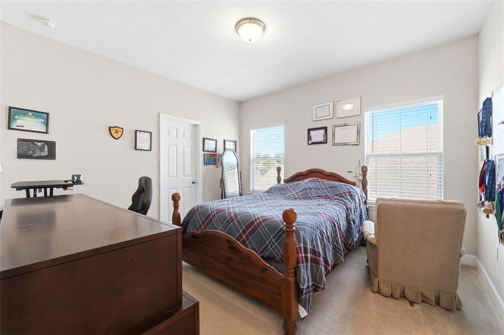 Activo con contrato: $615,000 (5 camas, 4 baños, 3185 Pies cuadrados)