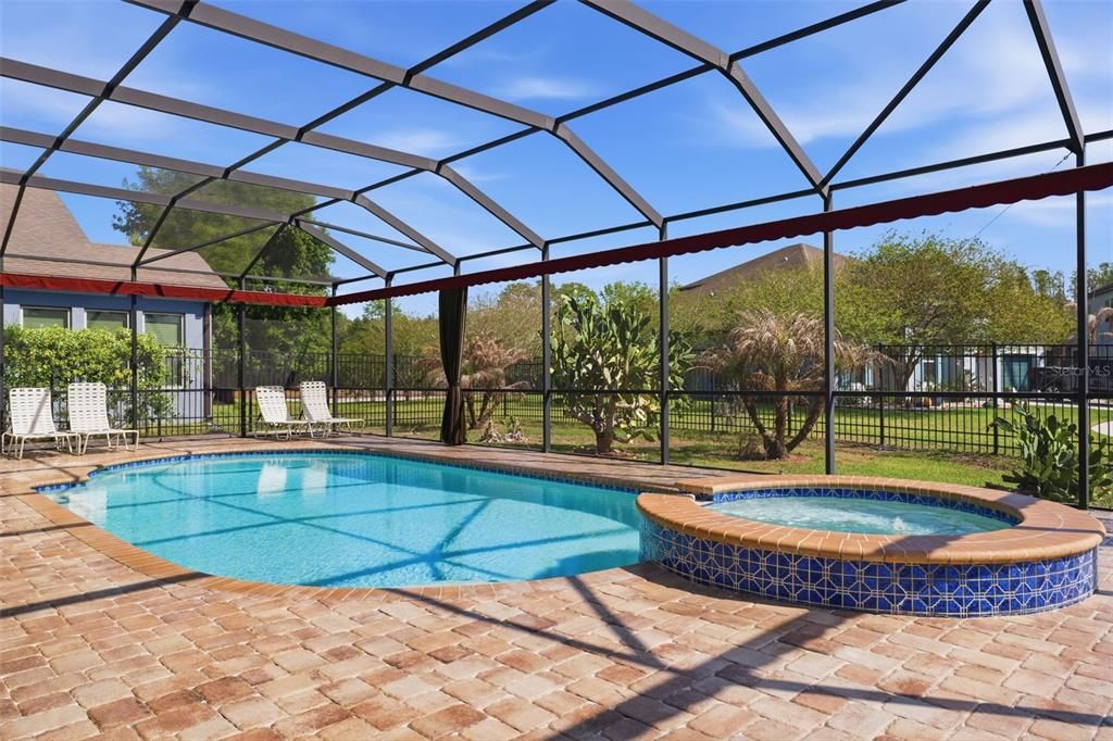 Activo con contrato: $615,000 (5 camas, 4 baños, 3185 Pies cuadrados)