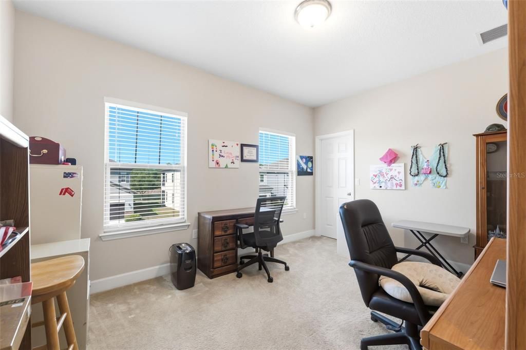 Activo con contrato: $615,000 (5 camas, 4 baños, 3185 Pies cuadrados)