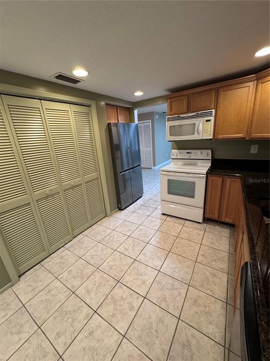 En Venta: $184,900 (2 camas, 2 baños, 1060 Pies cuadrados)