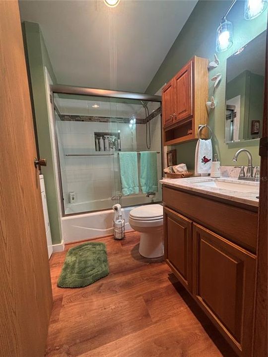 待售: $185,000 (2 贝兹, 2 浴室, 960 平方英尺)