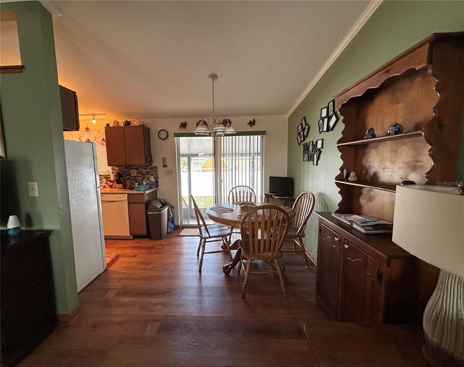 待售: $185,000 (2 贝兹, 2 浴室, 960 平方英尺)