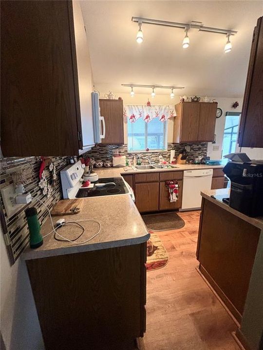 待售: $185,000 (2 贝兹, 2 浴室, 960 平方英尺)