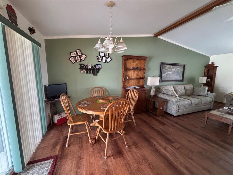 待售: $185,000 (2 贝兹, 2 浴室, 960 平方英尺)