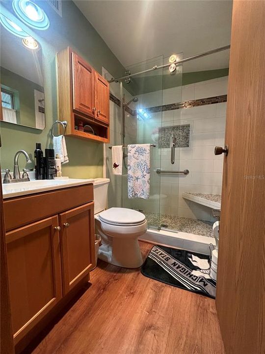 待售: $185,000 (2 贝兹, 2 浴室, 960 平方英尺)