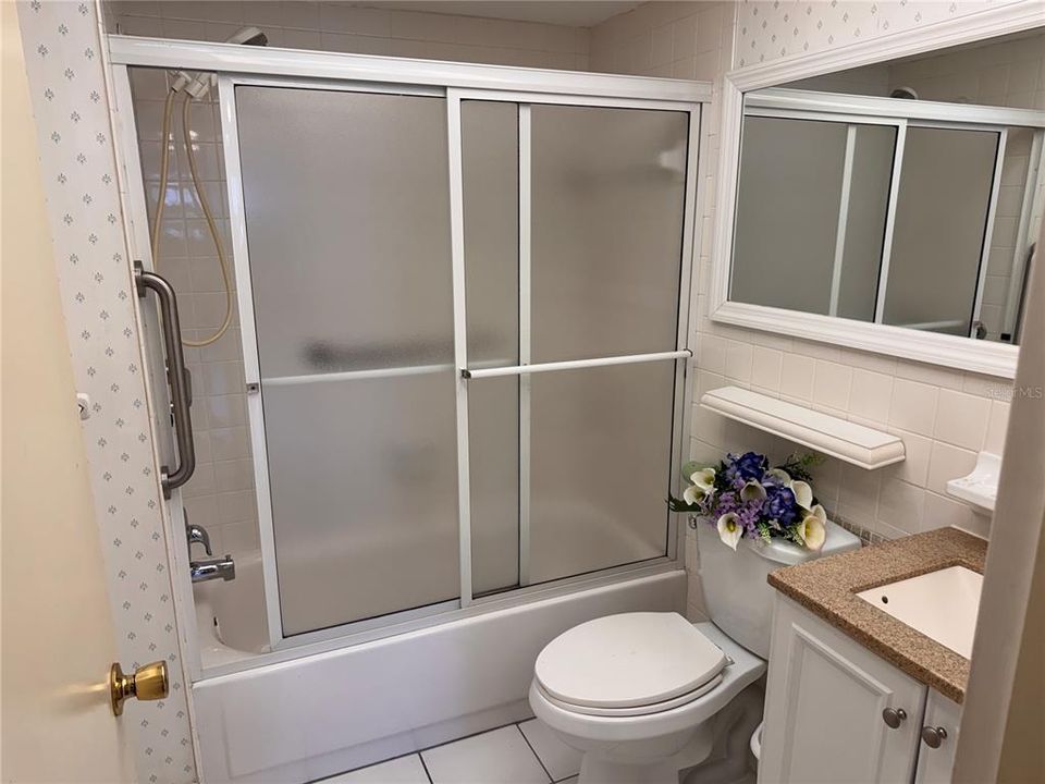 For Sale: $79,900 (1 beds, 1 baths, 565 Square Feet)