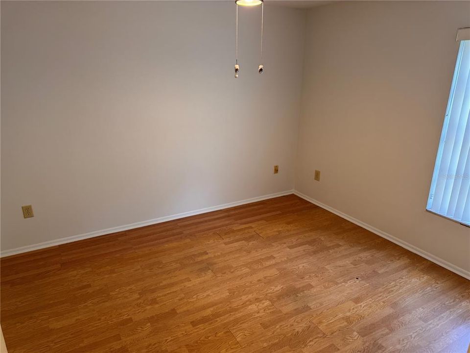 For Sale: $79,900 (1 beds, 1 baths, 565 Square Feet)