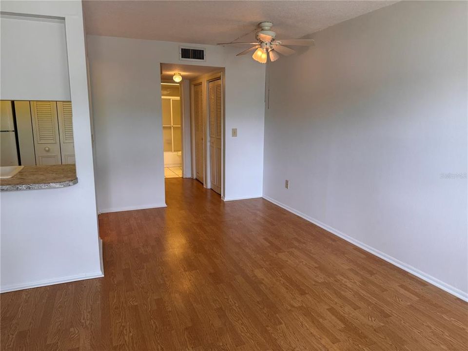 For Sale: $79,900 (1 beds, 1 baths, 565 Square Feet)