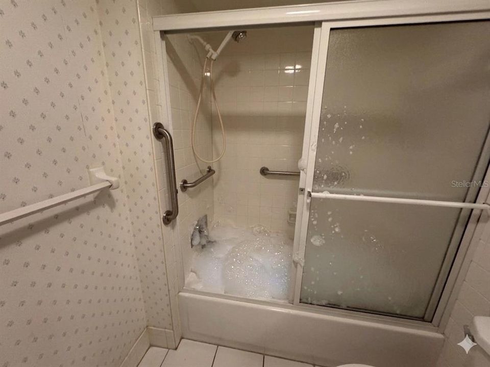 For Sale: $79,900 (1 beds, 1 baths, 565 Square Feet)