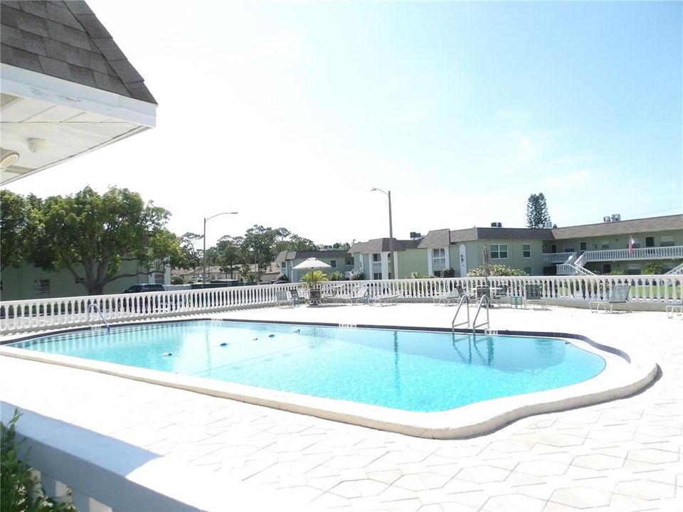 For Sale: $79,900 (1 beds, 1 baths, 565 Square Feet)