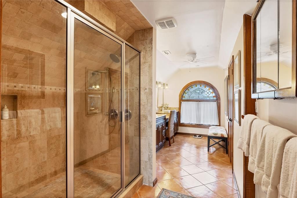 En Venta: $1,175,000 (4 camas, 3 baños, 2292 Pies cuadrados)