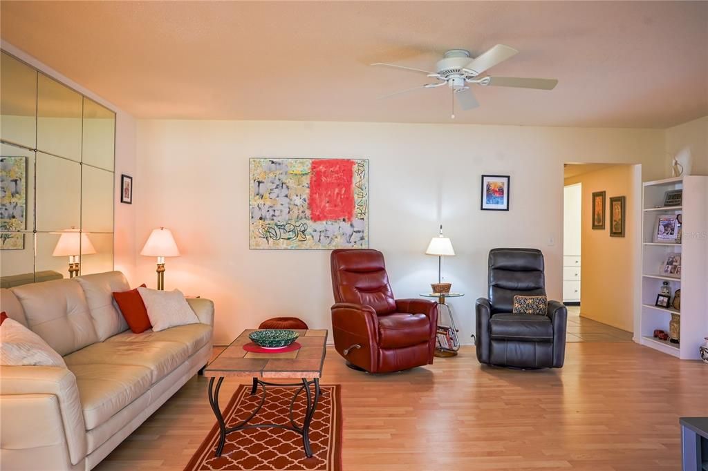 Activo con contrato: $169,000 (2 camas, 2 baños, 1332 Pies cuadrados)