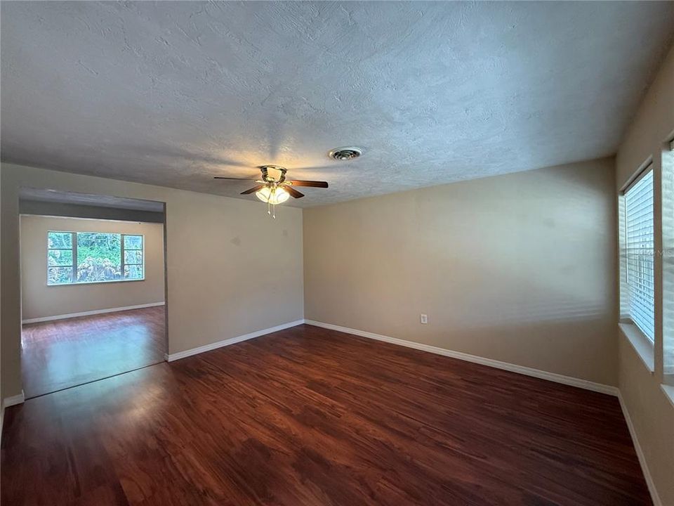 На продажу: $225,000 (3 спален, 1 ванн, 1350 Квадратных фут)