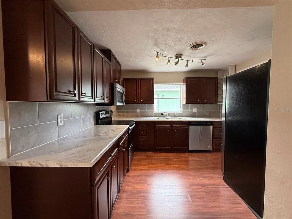 На продажу: $225,000 (3 спален, 1 ванн, 1350 Квадратных фут)