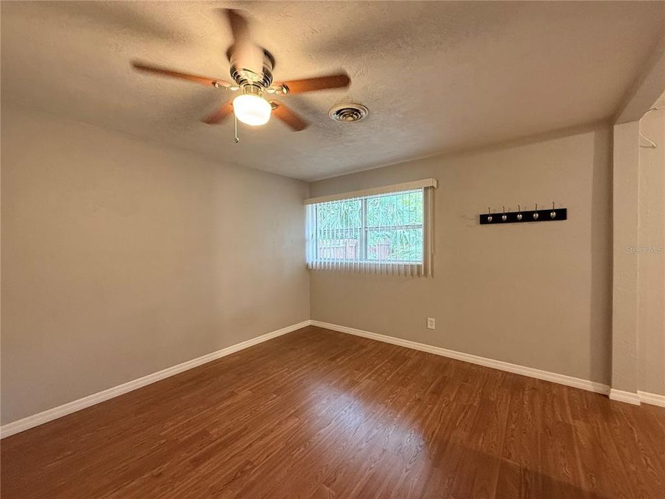 На продажу: $225,000 (3 спален, 1 ванн, 1350 Квадратных фут)