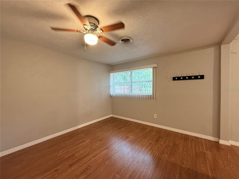 На продажу: $225,000 (3 спален, 1 ванн, 1350 Квадратных фут)