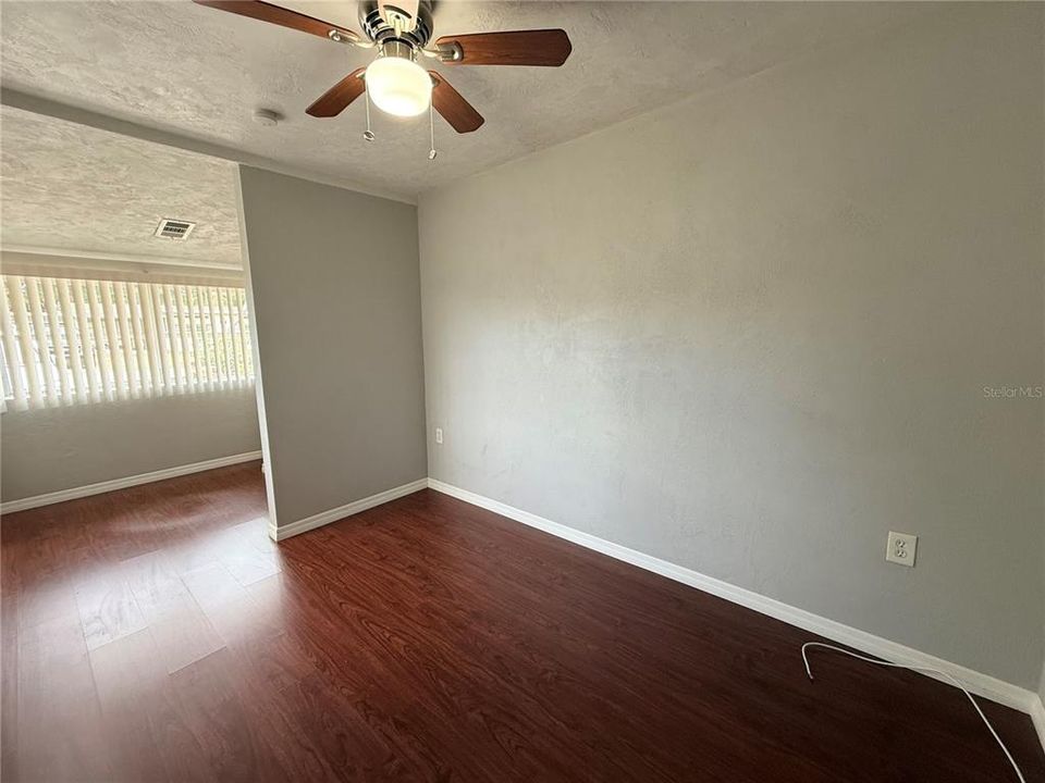 На продажу: $225,000 (3 спален, 1 ванн, 1350 Квадратных фут)