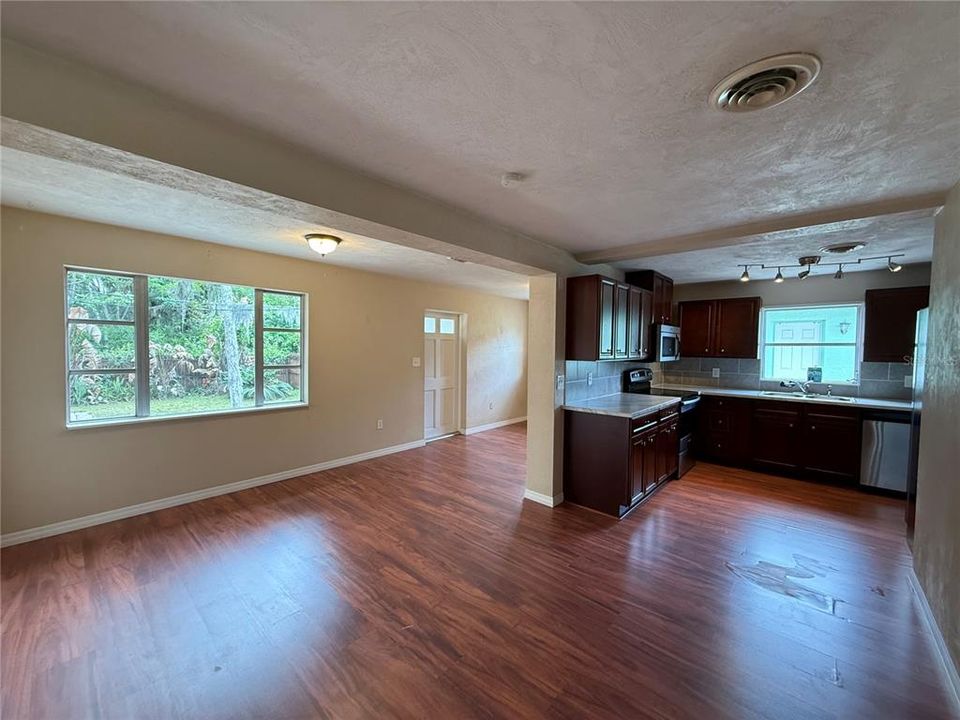 На продажу: $225,000 (3 спален, 1 ванн, 1350 Квадратных фут)