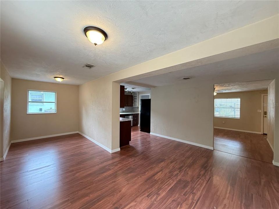 На продажу: $225,000 (3 спален, 1 ванн, 1350 Квадратных фут)