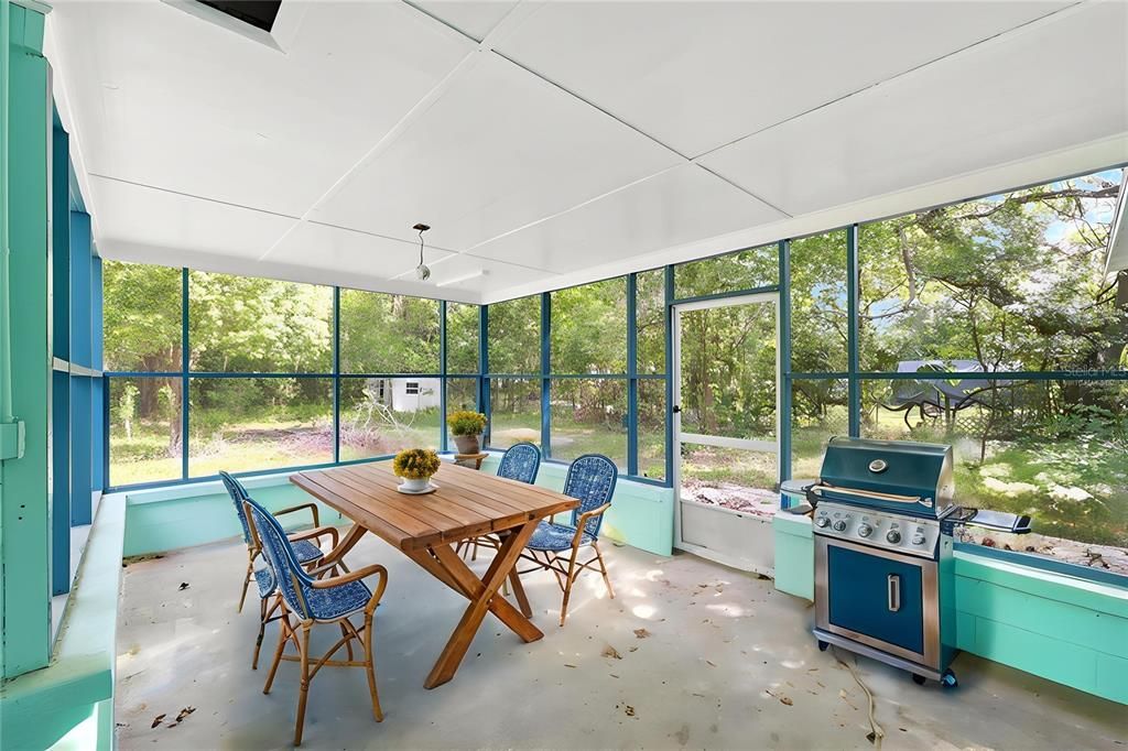 Activo con contrato: $219,900 (4 camas, 1 baños, 1240 Pies cuadrados)