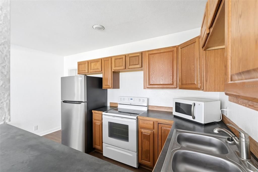 Activo con contrato: $219,900 (4 camas, 1 baños, 1240 Pies cuadrados)