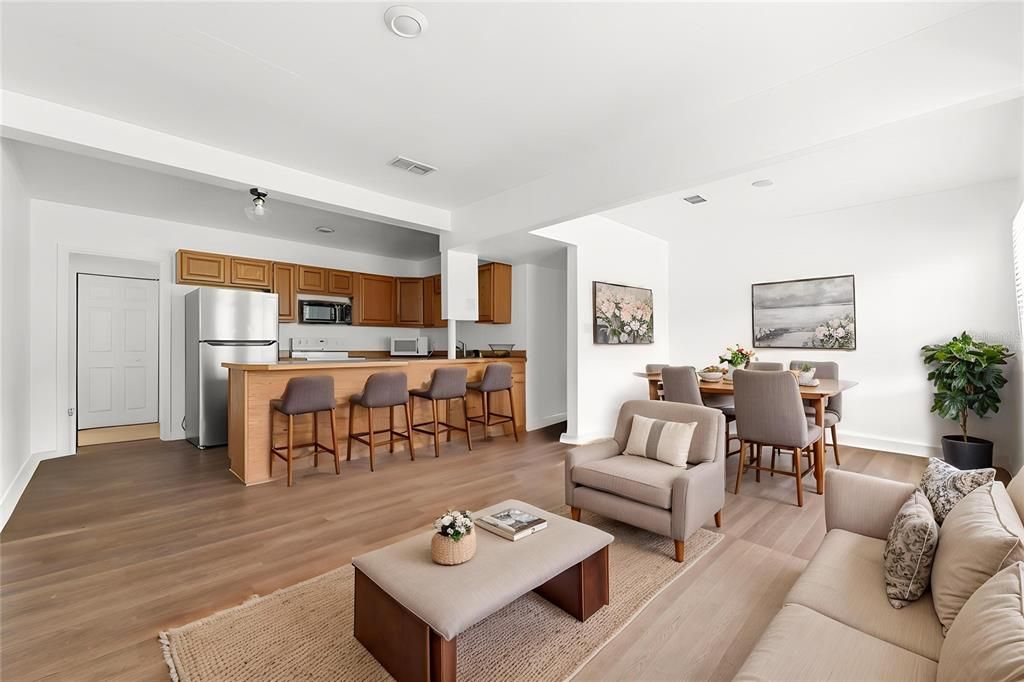 Activo con contrato: $219,900 (4 camas, 1 baños, 1240 Pies cuadrados)