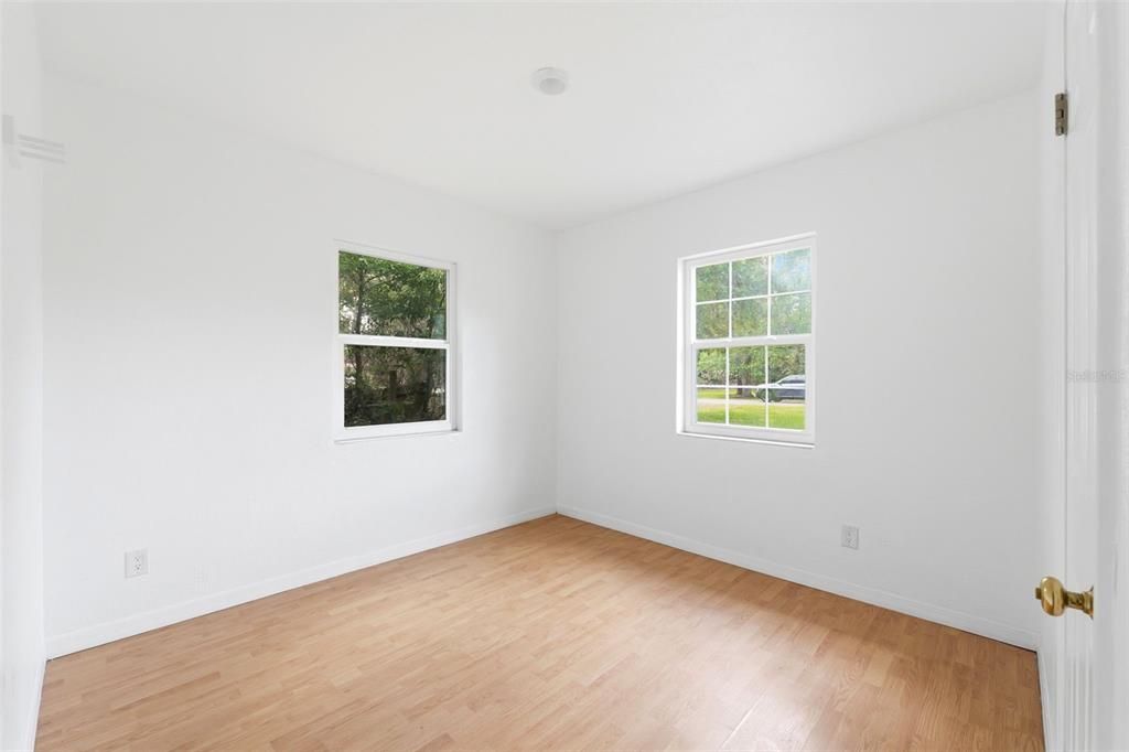 Activo con contrato: $219,900 (4 camas, 1 baños, 1240 Pies cuadrados)