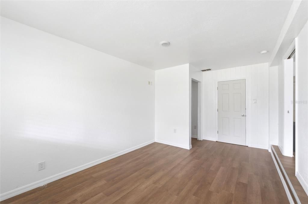 Activo con contrato: $219,900 (4 camas, 1 baños, 1240 Pies cuadrados)