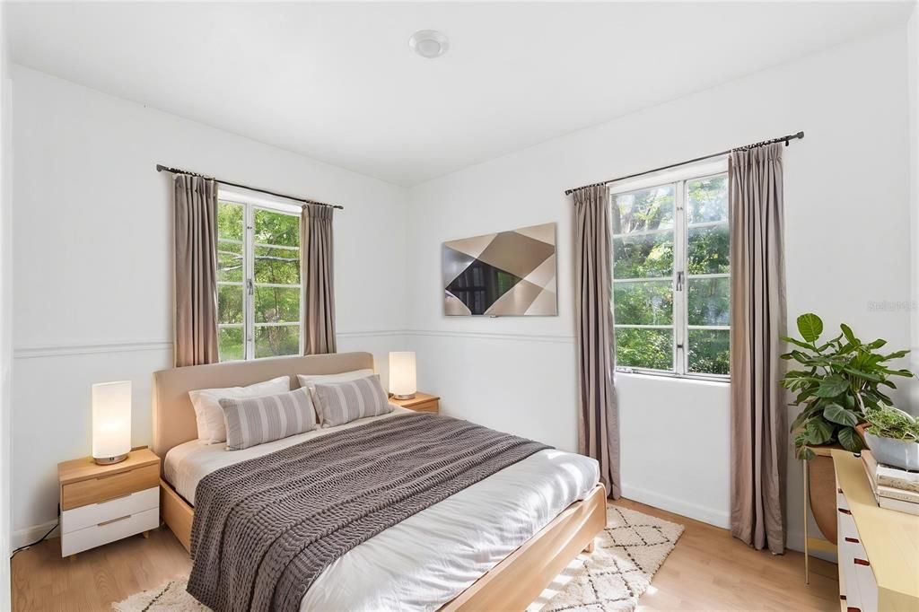 Activo con contrato: $219,900 (4 camas, 1 baños, 1240 Pies cuadrados)