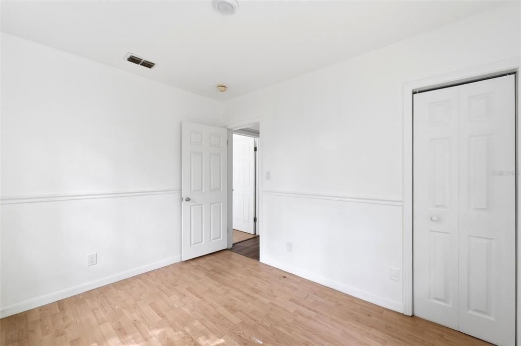 Activo con contrato: $219,900 (4 camas, 1 baños, 1240 Pies cuadrados)