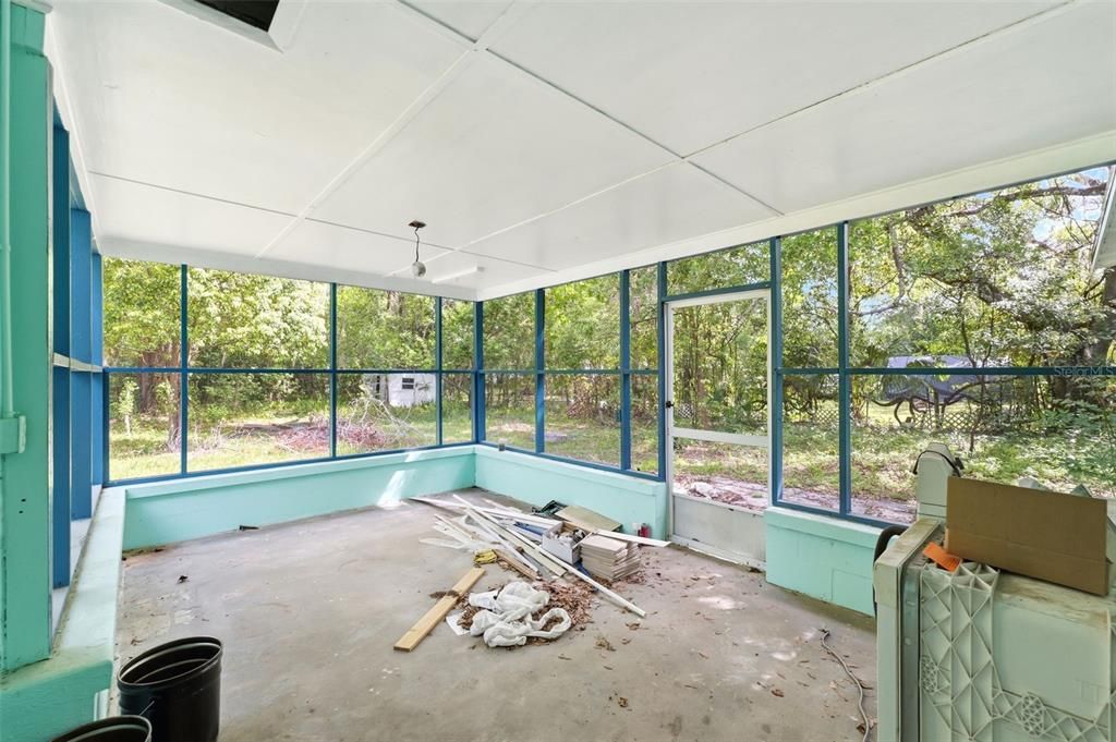Activo con contrato: $219,900 (4 camas, 1 baños, 1240 Pies cuadrados)