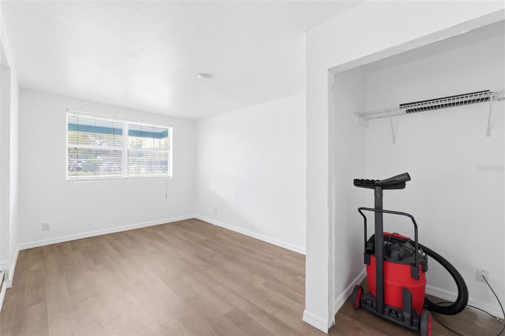 Activo con contrato: $219,900 (4 camas, 1 baños, 1240 Pies cuadrados)