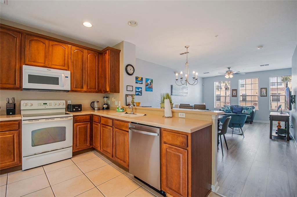 Active With Contract: $475,000 (3 beds, 3 baths, 1741 Square Feet)