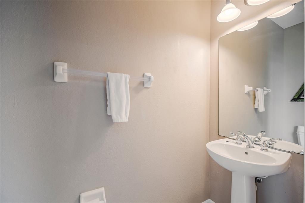 Active With Contract: $475,000 (3 beds, 3 baths, 1741 Square Feet)