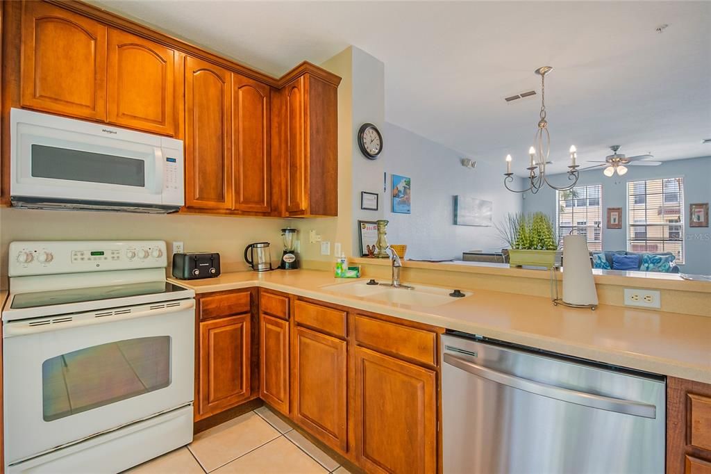Active With Contract: $475,000 (3 beds, 3 baths, 1741 Square Feet)