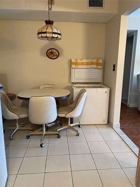 На продажу: $183,900 (2 спален, 2 ванн, 1038 Квадратных фут)