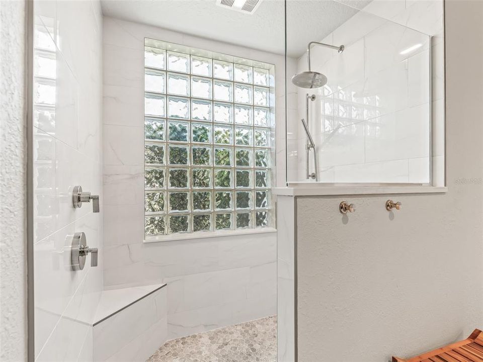 For Sale: $1,425,000 (3 beds, 2 baths, 2581 Square Feet)