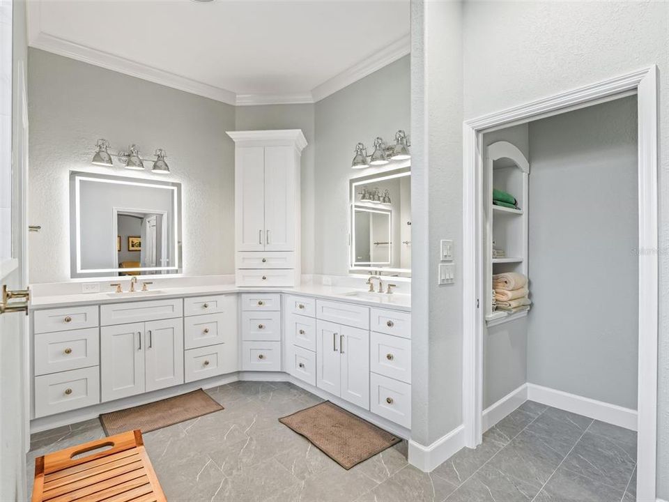For Sale: $1,425,000 (3 beds, 2 baths, 2581 Square Feet)