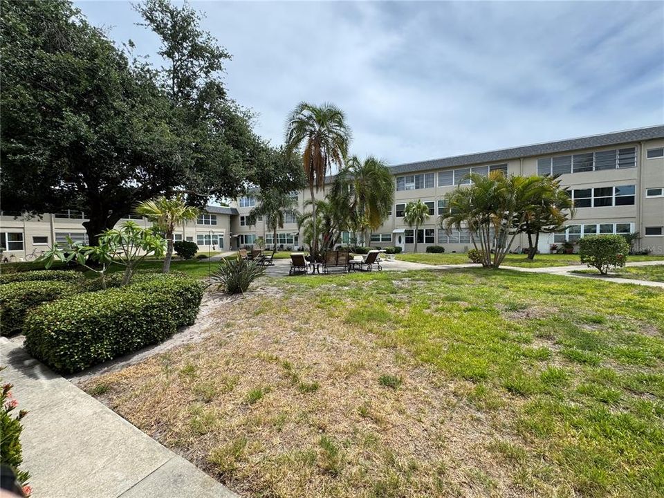 For Sale: $125,000 (2 beds, 1 baths, 960 Square Feet)