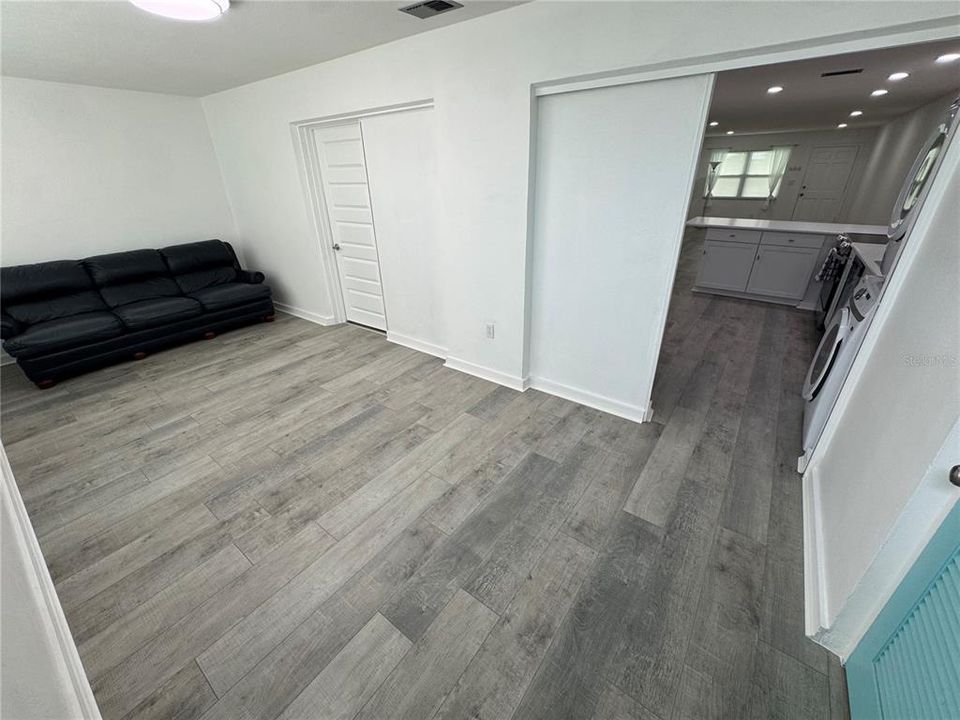 For Sale: $125,000 (2 beds, 1 baths, 960 Square Feet)