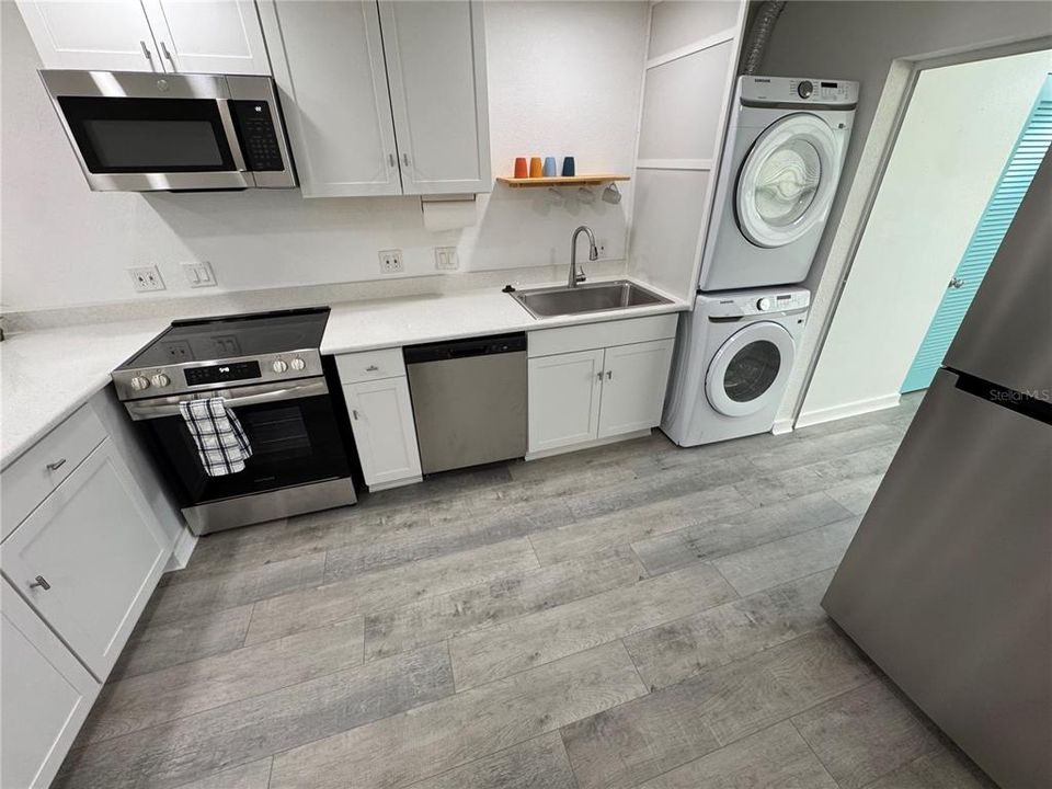 For Sale: $125,000 (2 beds, 1 baths, 960 Square Feet)