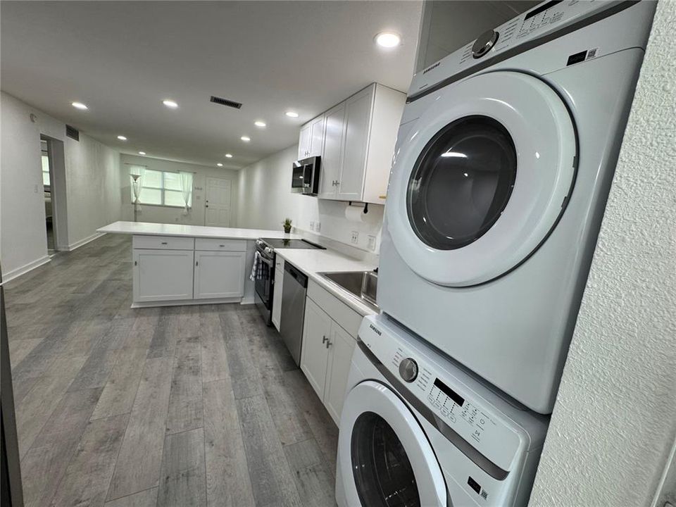 For Sale: $125,000 (2 beds, 1 baths, 960 Square Feet)